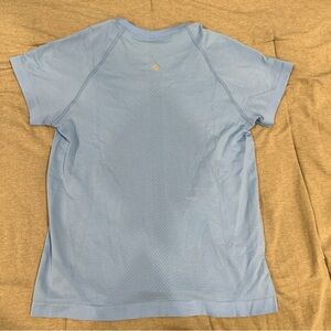 Lululemon Swiftly Tech T-Shirt
- race length 
- gently used and have tag
- blue